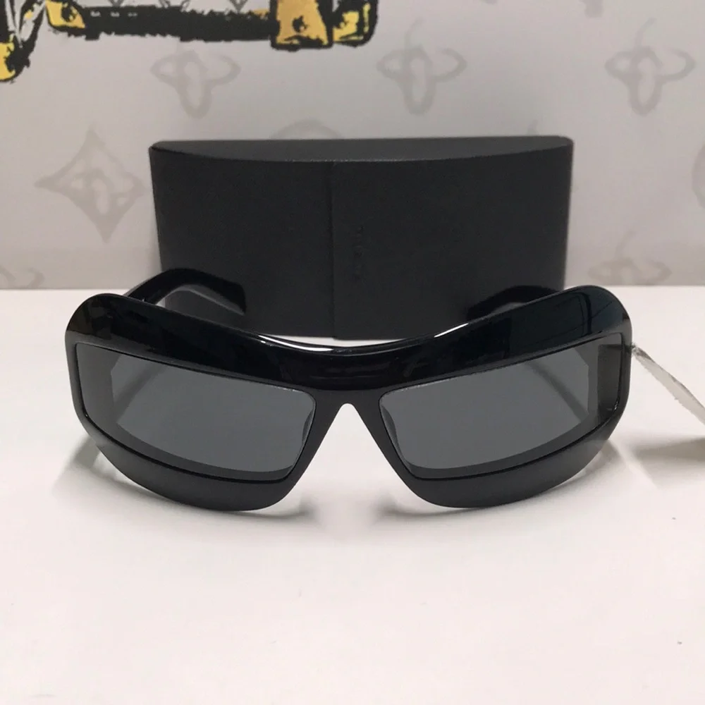 Stylish Black Sunglasses SPR30Y 1AB-5s0